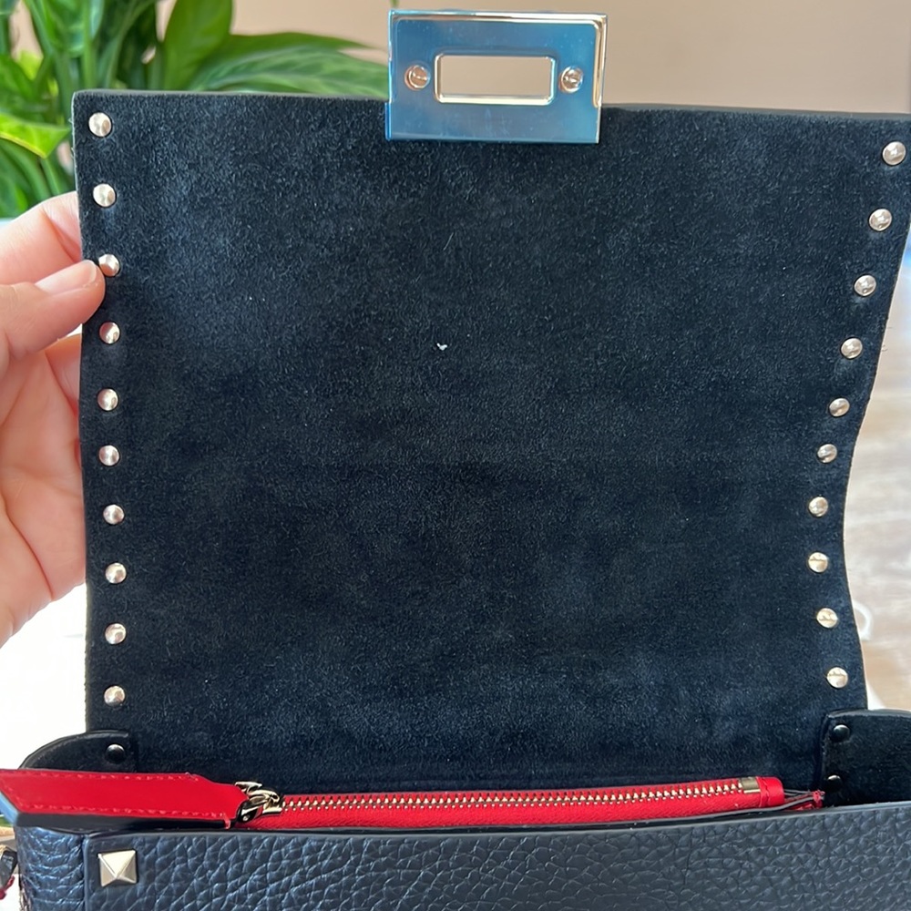Valentino Garavani Rockstud Leather Shoulder Bag - Picture 8 of 10